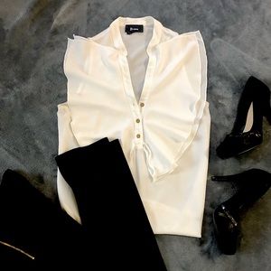 White sleeveless professional top